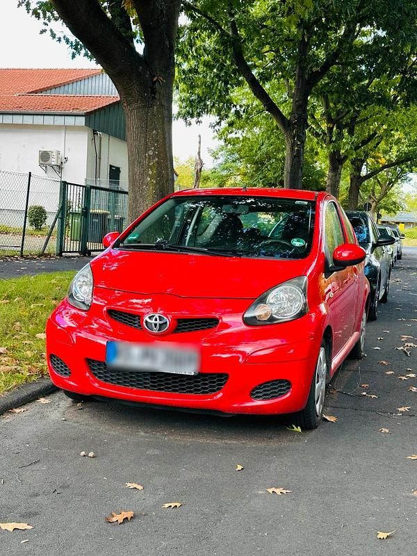 Rot Gebraucht 2009 Toyota Aygo Kleinwagen | 1.350 € (Guter Preis) - Bild 1/4