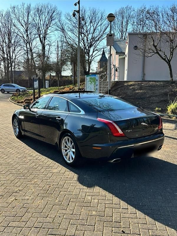 Gebraucht Jaguar XJL 275 PS (202 kW) 2011 Grau Limousine