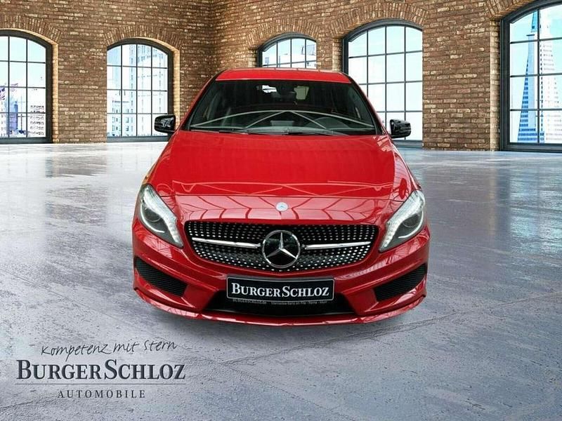 Gebraucht Mercedes A180 AMG 122 PS (89 kW) 2015 Jupiterrot Limousine