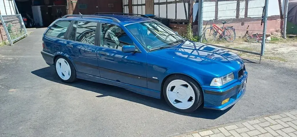 Gebraucht BMW 323 M Sport 170 PS (125 kW) 1998 Blau Kombi