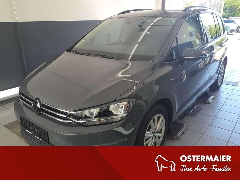 Delfingrau Gebraucht 2024 VW Touran Comfortline Van / Kleinbus | 39.780 € (Teuer) - Bild 1/4