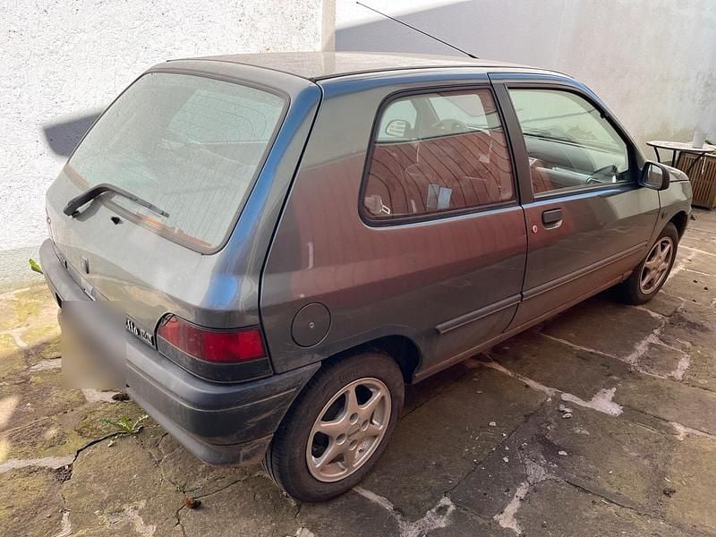 Second-hand Renault Clio LE 54 CP (39 kW) 1991 Gri Hatchback