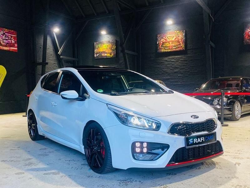 Weiß Gebraucht 2013 Kia Ceed GT Limousine | 10.800 € (Fairer Preis) - Bild 1/4