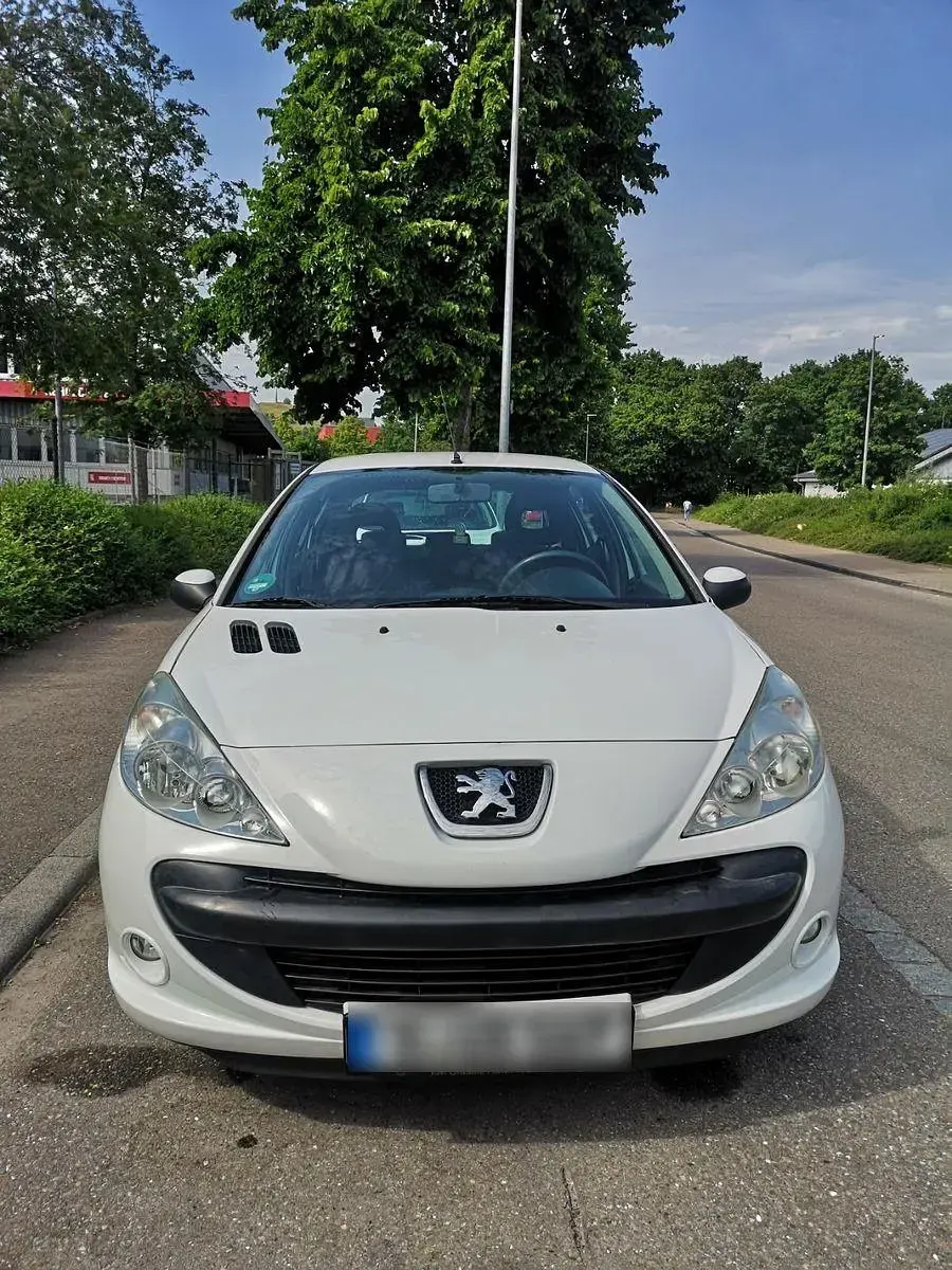 Gebraucht Peugeot 206 75 PS (55 kW) 2010 Weiß Limousine