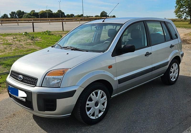 Silber Gebraucht 2007 Ford Fusion Van / Kleinbus | 3.000 € (Fairer Preis) - Bild 1/4