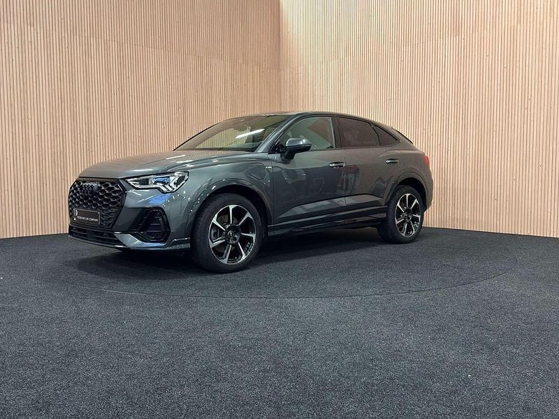 Grau Gebraucht 2022 Audi Q3 Sportback S-Line SUV | 39.951 € (Teuer) - Bild 1/4