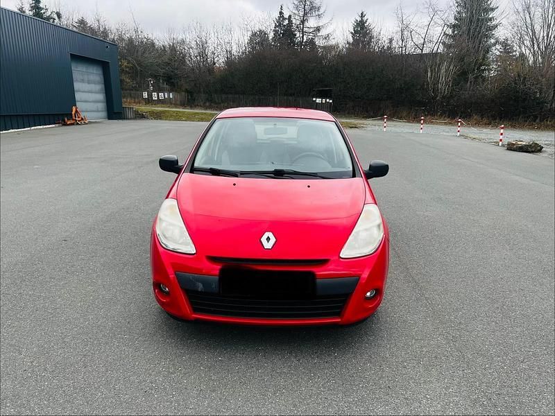 Gebraucht Renault Clio II Expression 75 PS (55 kW) 2009 Rot Kleinwagen