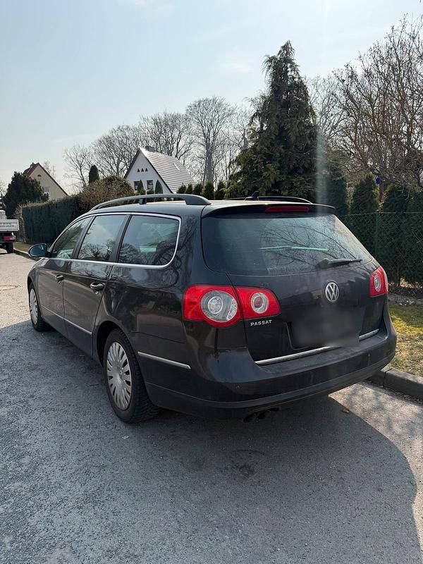 Gebraucht VW Passat 110 PS (80 kW) 2010 Schwarz Kombi