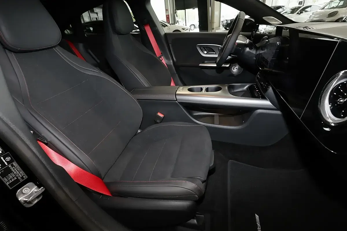Gebraucht Mercedes CLA220 AMG 190 PS (139 kW) 2026 Unilack nachtschwarz uni Limousine