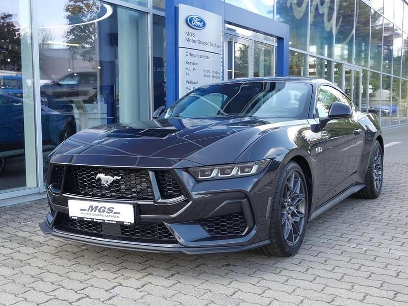 Neu Ford Mustang GT Fastback 446 PS (328 kW) 2025 Dark matter/starlight gray Coupé