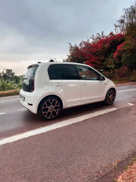 Weiß Gebraucht 2017 VW up! R-line Kleinwagen | 6.799 € (Fairer Preis) - Bild 1/4