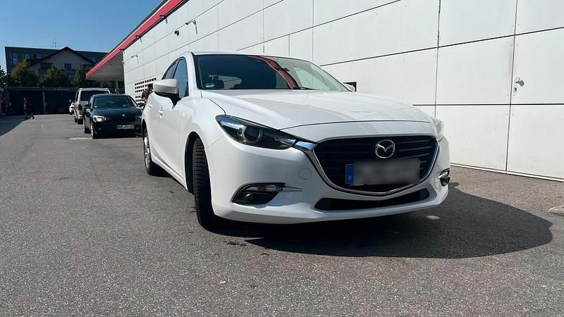 Weiß Gebraucht 2017 Mazda 3 Limousine | 12.600 € (Fairer Preis) - Bild 1/4