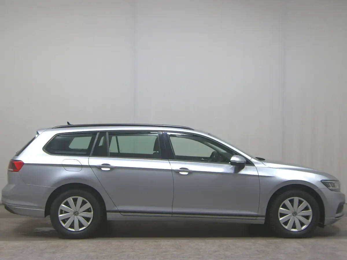 Second-hand VW Passat 150 CP (110 kW) 2023 Argintiu Break