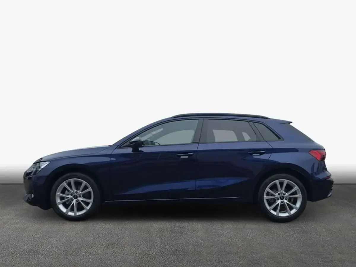 Neu Audi A3 Advanced 150 PS (110 kW) 2025 Navarrablau metallic Limousine