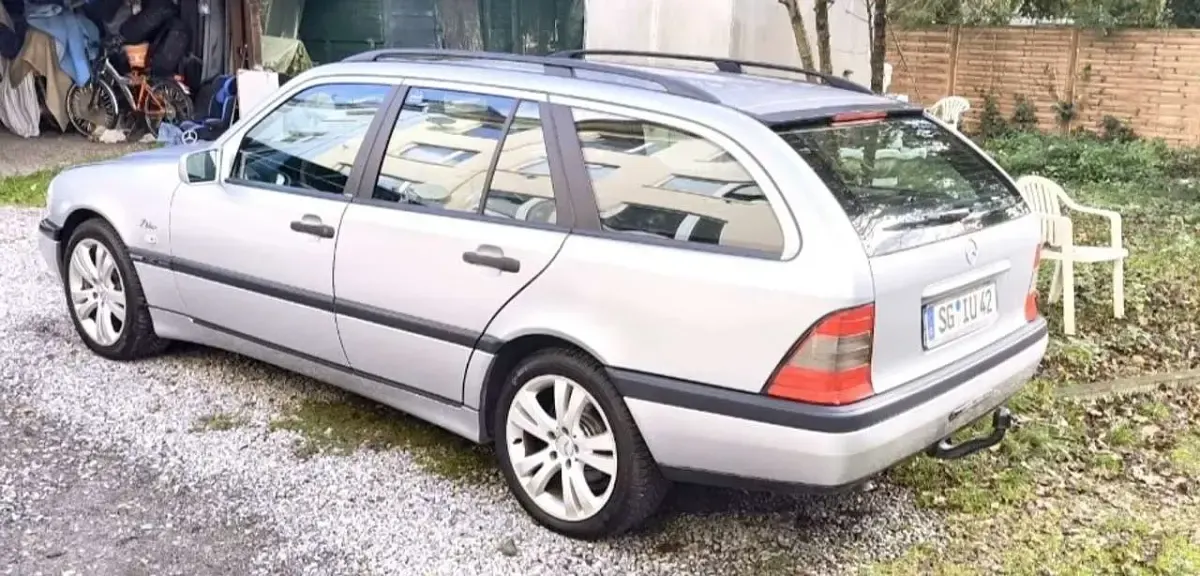 Gebraucht Mercedes C180 Classic 122 PS (89 kW) 1996 Silber Kombi