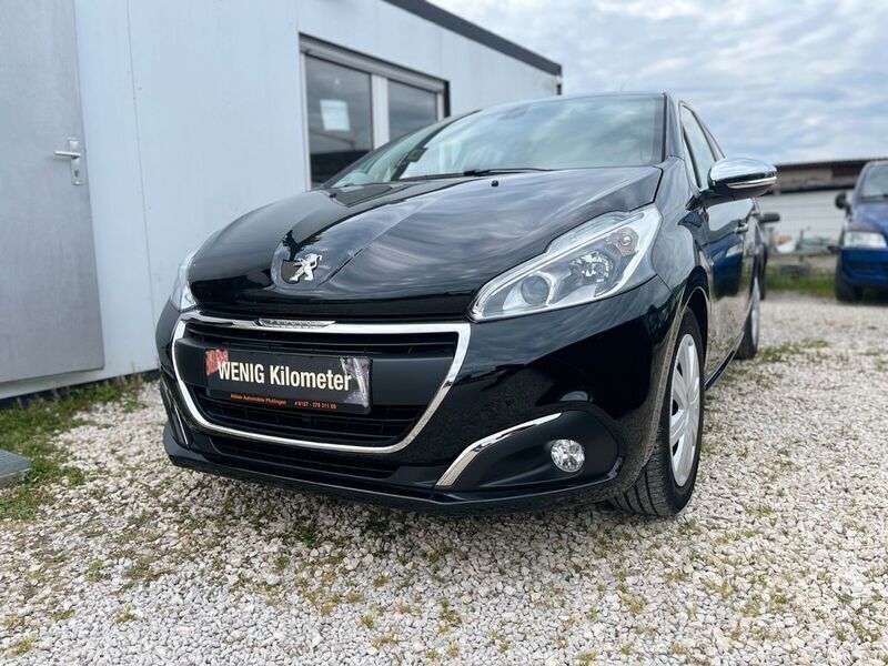 Lackierung schwarz perla nera/ Gebraucht 2018 Peugeot 208 Kleinwagen | 8.490 € (Fairer Preis) - Bild 1/4
