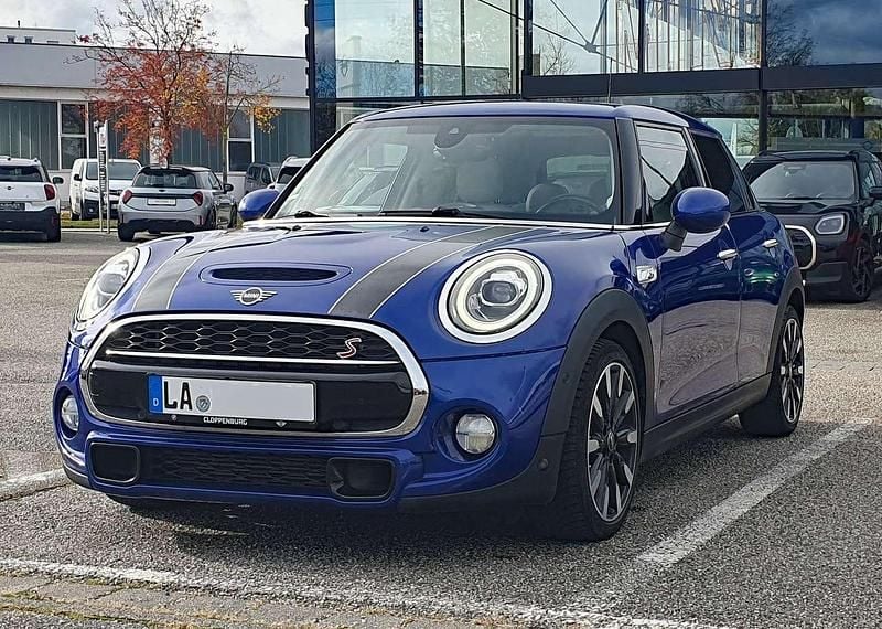 Blau Gebraucht 2018 Mini Cooper SD Kleinwagen | 18.900 € (Fairer Preis) - Bild 1/4
