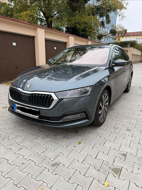 Grau Gebraucht 2020 Skoda Octavia First Edition Kombi | 20.800 € (Guter Preis) - Bild 1/4