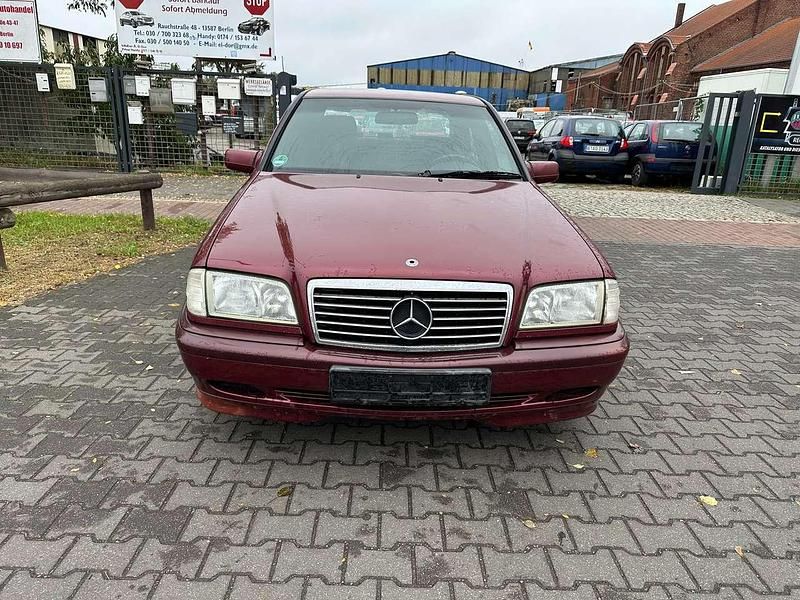 Rot Gebraucht 2000 Mercedes C180 Classic Limousine | 1.999 € (Fairer Preis) - Bild 1/4