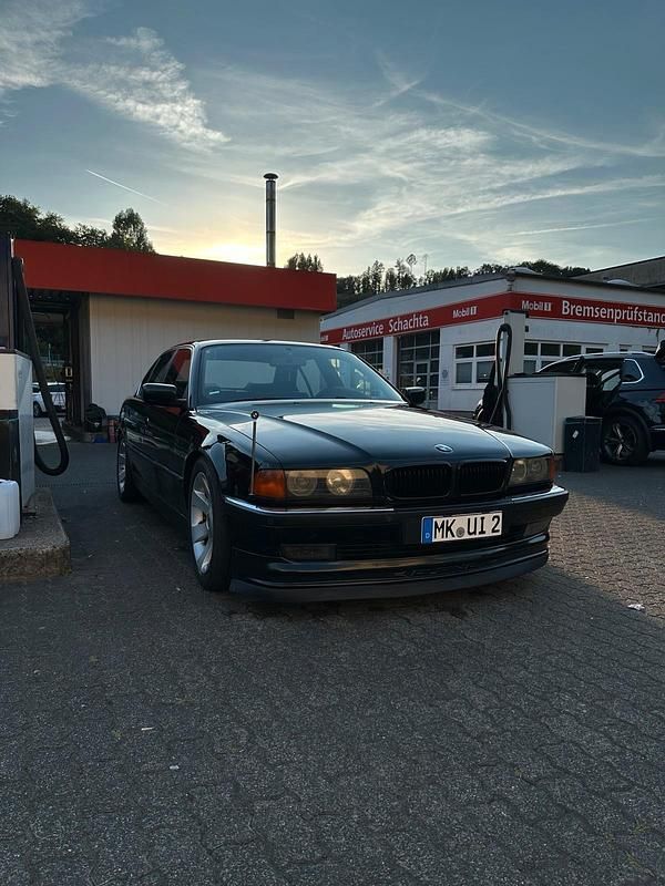 Schwarz Gebraucht 1996 BMW 735 Basis Limousine | 6.000 € (Fairer Preis) - Bild 1/4