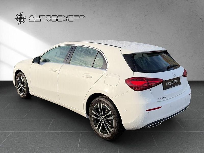 Gebraucht Mercedes A250 Advanced 218 PS (160 kW) 2024 Unilack polarweiß Limousine
