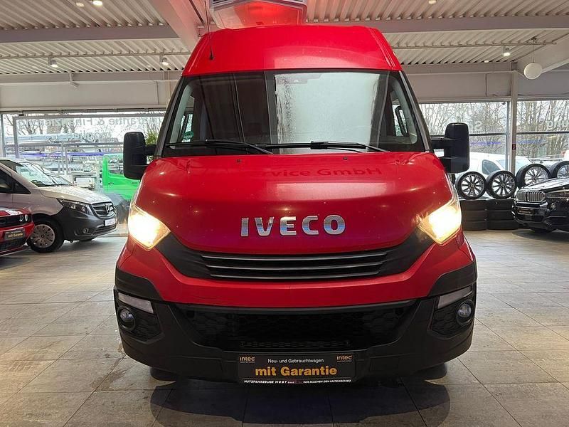 Gebraucht Iveco Daily 179 PS (131 kW) 2017 Rot Van / Kleinbus