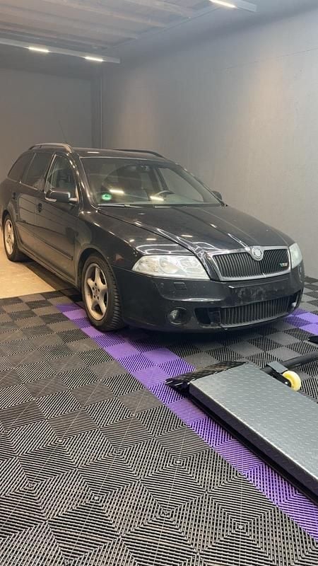 Schwarz Gebraucht 2007 Skoda Octavia vRS Kombi | 1.600 € (Superpreis) - Bild 1/3