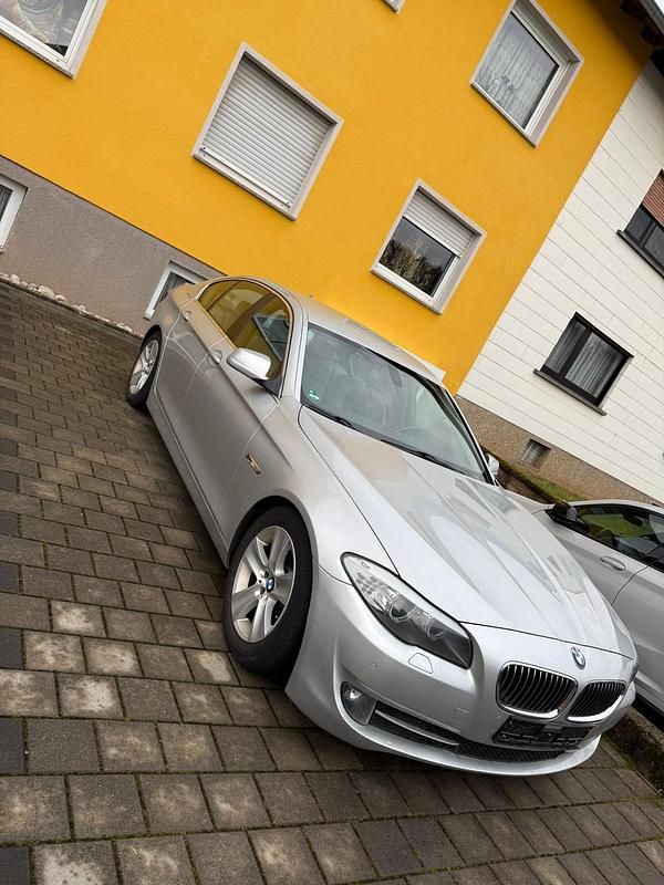 Gebraucht BMW 523 204 PS (150 kW) 2010 Silber Limousine