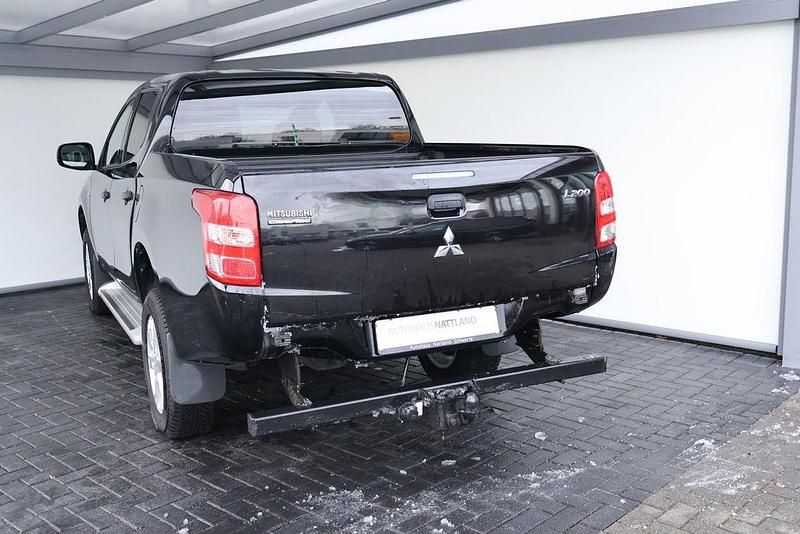 Gebraucht Mitsubishi L200 154 PS (113 kW) 2019 Schwarz Abholung