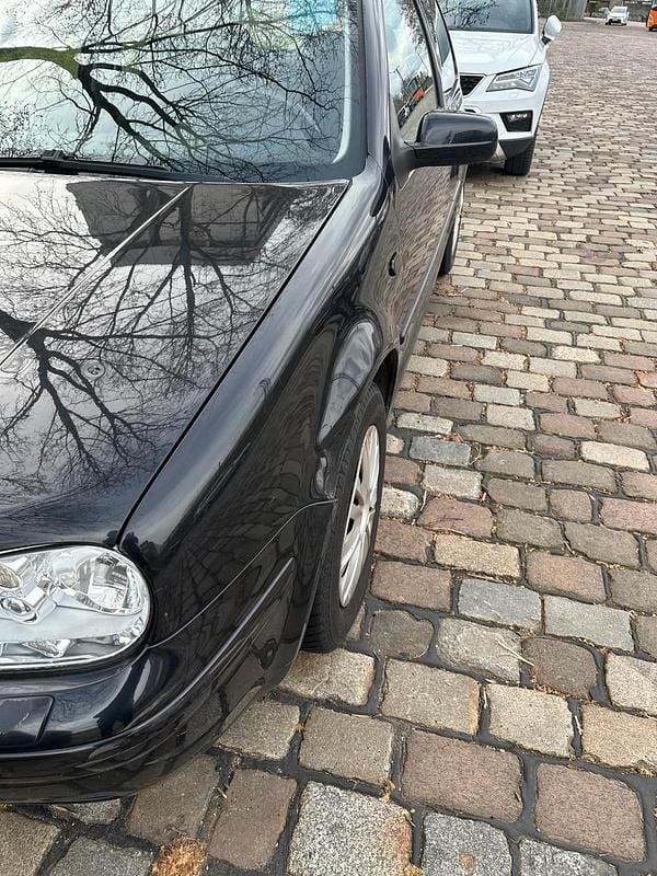 Gebraucht VW Golf IV 75 PS (55 kW) 2003 Schwarz Kleinwagen
