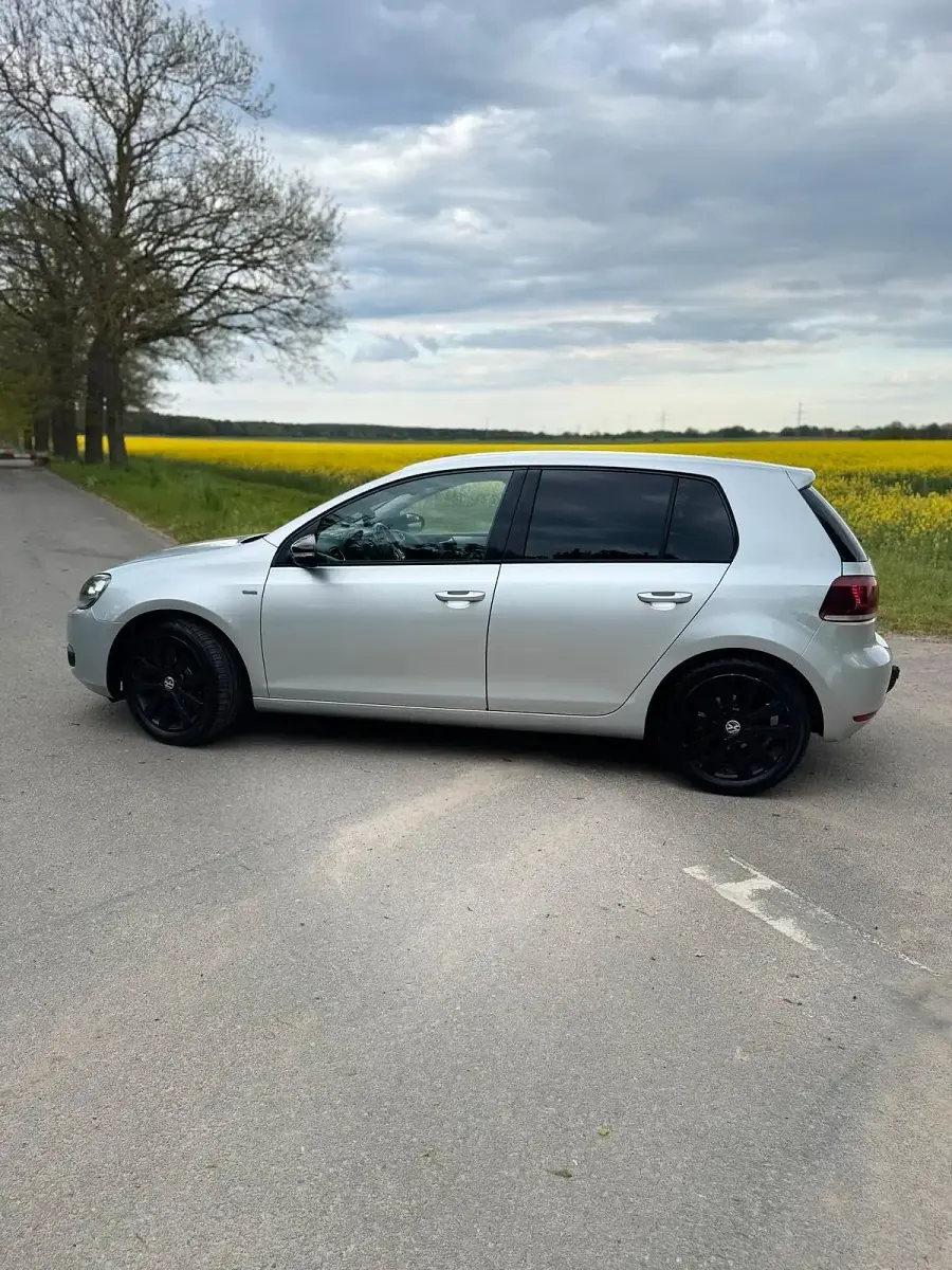 Gebraucht VW Golf VII 105 PS (77 kW) 2012 Silber Limousine