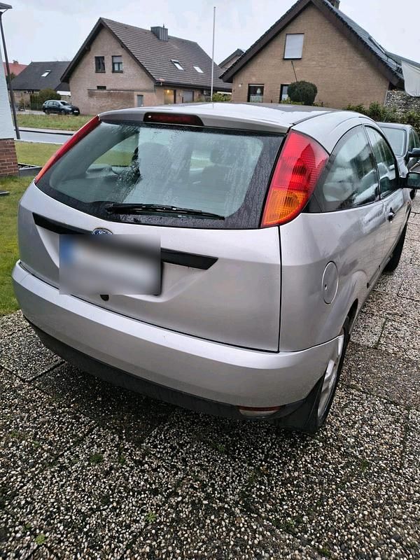 Gebraucht Ford Focus 75 PS (55 kW) 1999 Grau Kleinwagen
