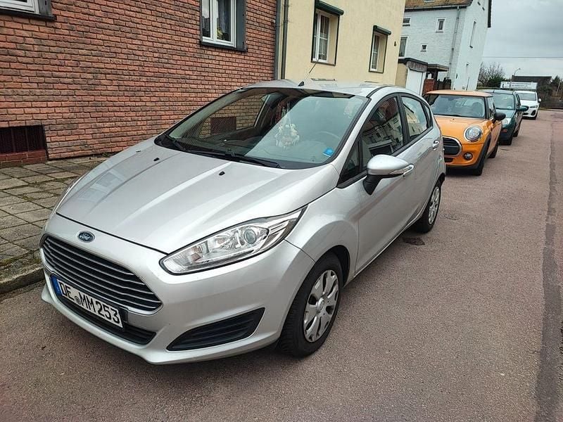 Gebraucht Ford Fiesta SYNC Edition 95 PS (69 kW) 2015 Silber Kleinwagen