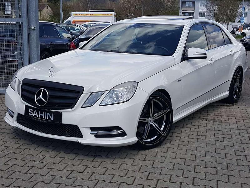 Calcitweiss unilack Gebraucht 2012 Mercedes E350 AMG Limousine | 14.500 € (Fairer Preis) - Bild 1/4