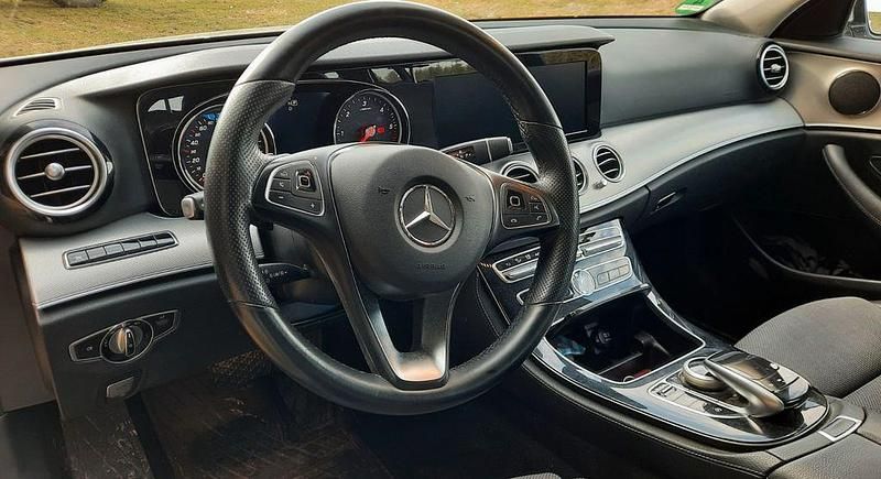 Gebraucht Mercedes E220 194 PS (142 kW) 2018 Silber Limousine