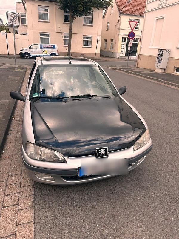 Grau Gebraucht 1999 Peugeot 106 Kleinwagen | 1.000 € (Fairer Preis) - Bild 1/4