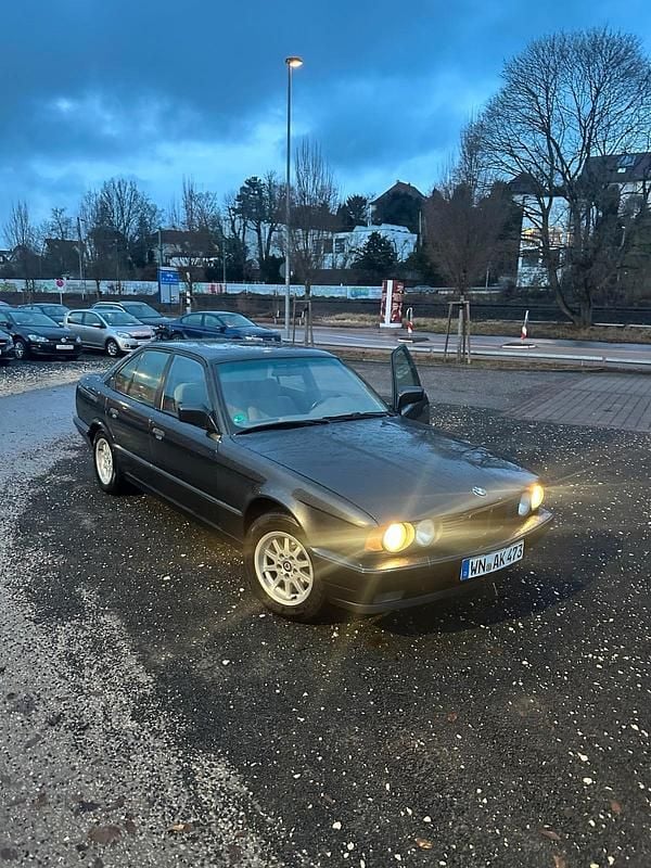 Gebraucht BMW 525 Basis 194 PS (142 kW) 1991 Schwarz Limousine