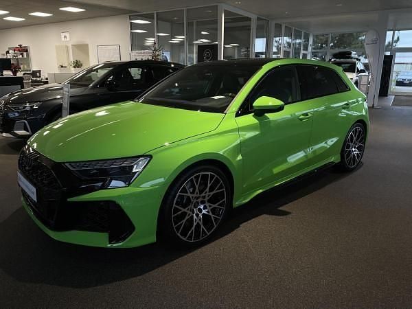 Grün (kyalamigrün) Neu 2025 Audi RS3 Sportback Basis Kleinwagen | 69.711 € (Guter Preis) - Bild 1/4