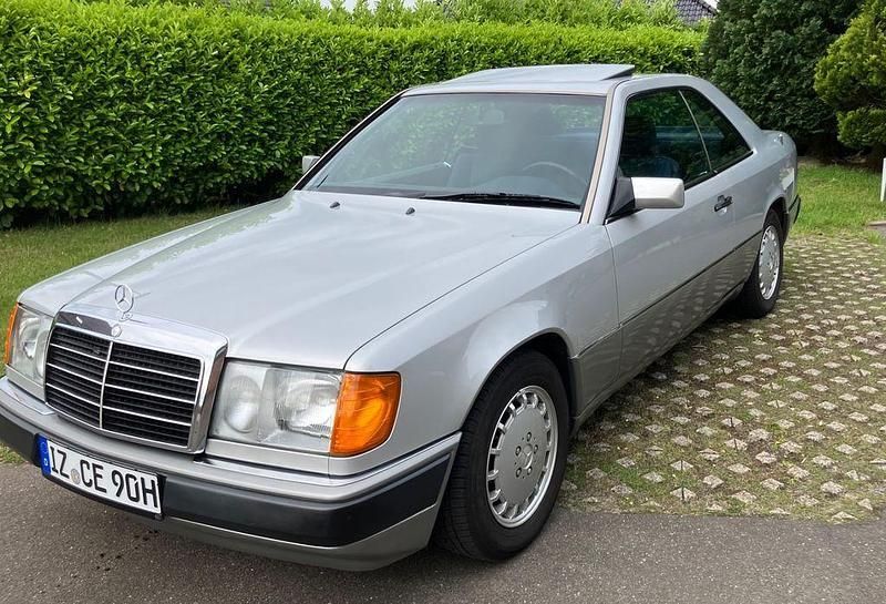Silber Gebraucht 1990 Mercedes 230 Coupé | 8.999 € - Bild 1/4
