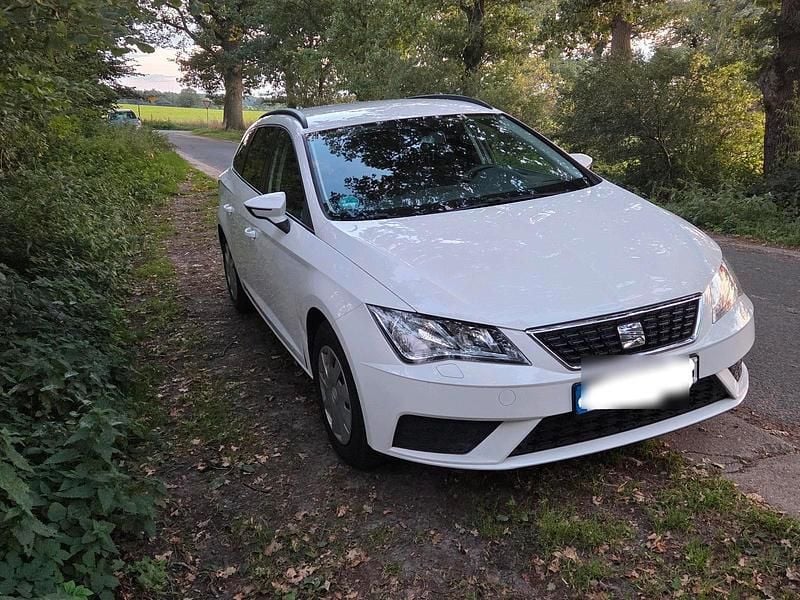 Weiß Gebraucht 2016 Seat Leon ST Kombi | 8.650 € (Superpreis) - Bild 1/4