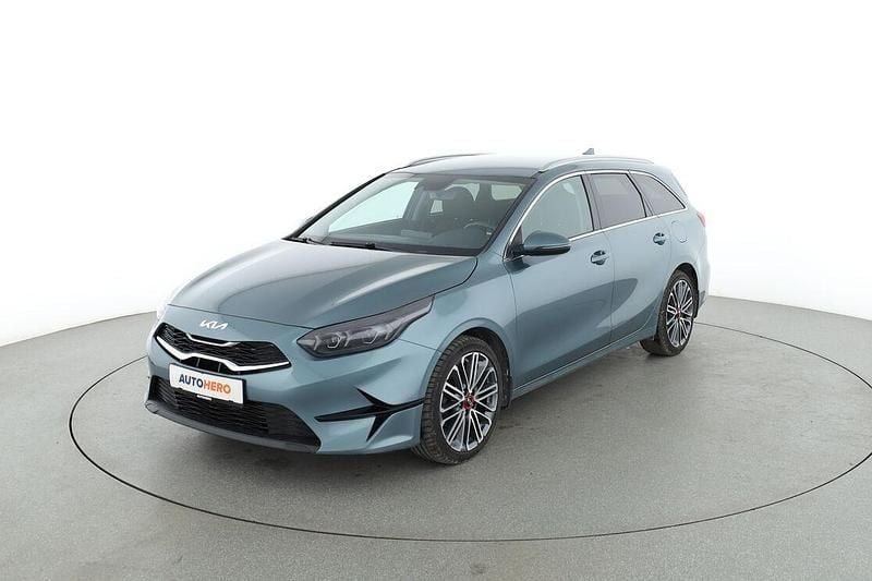 Grau Gebraucht 2023 Kia Ceed Vision Kombi | 17.850 € (Superpreis) - Bild 1/3