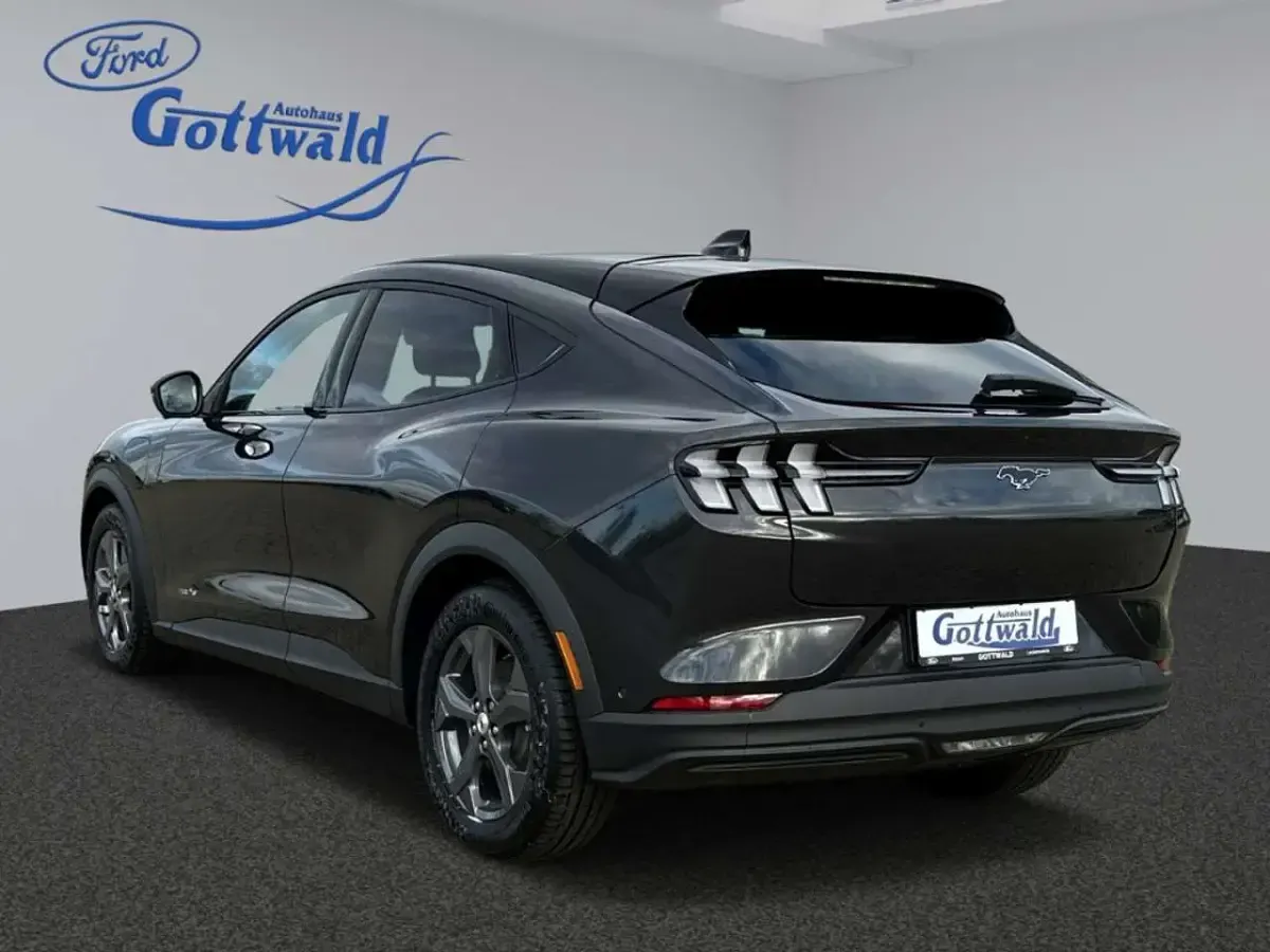 Gebraucht Ford Mustang Mach-E 197 kW (269 PS) 2022 Dark matter/starlight gray SUV
