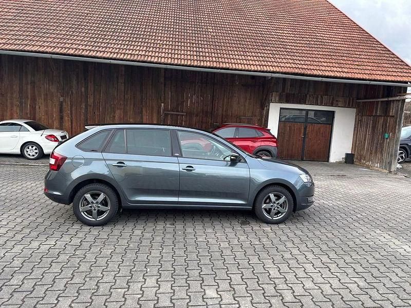 Gebraucht Skoda Rapid 90 PS (66 kW) 2015 Grau Kleinwagen