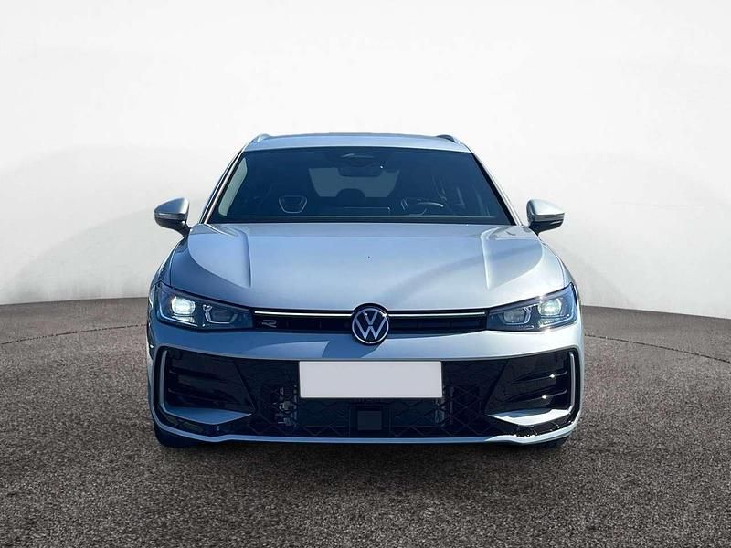 Neu VW Passat R-line 193 PS (141 kW) 2026 Oyster silver Kombi