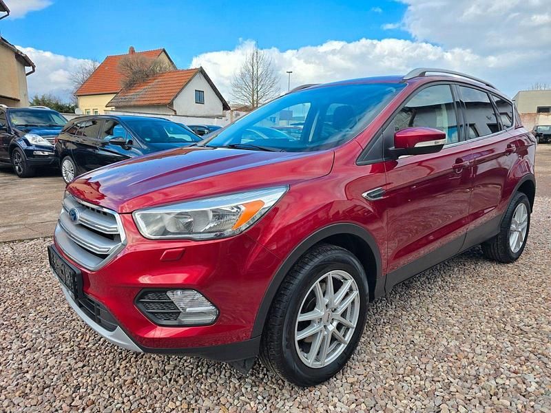 Gebraucht Ford Kuga Trend 120 PS (88 kW) 2017 Rot SUV