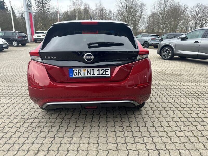 Gebraucht Nissan Leaf Tekna 160 kW (218 PS) 2024 Rot Kleinwagen