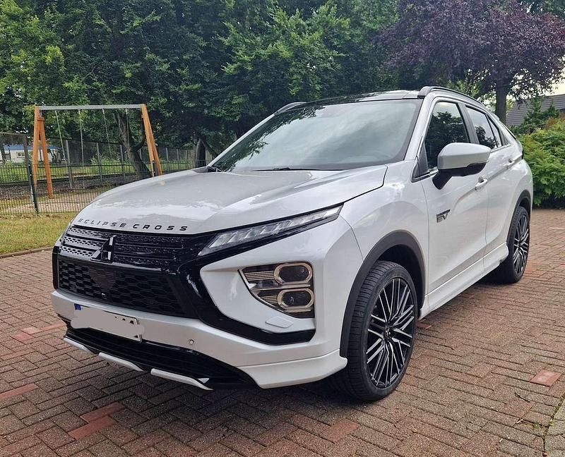 Weiß Gebraucht 2022 Mitsubishi Eclipse Cross Top SUV | 23.999 € (Fairer Preis) - Bild 1/4