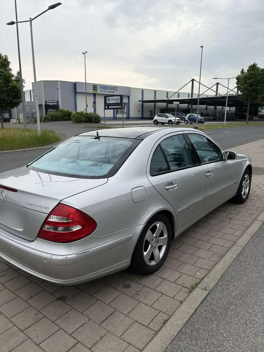 Gebraucht Mercedes E200 Avantgarde 163 PS (119 kW) 2004 Silber Limousine