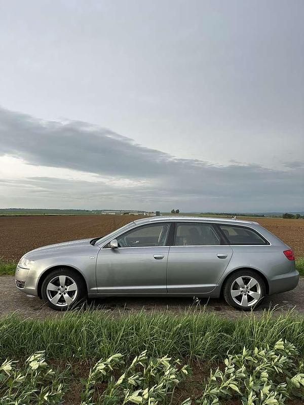 Grau Gebraucht 2006 Audi A6 Comfort Kombi | 3.700 € (Etwas zu teuer) - Bild 1/4