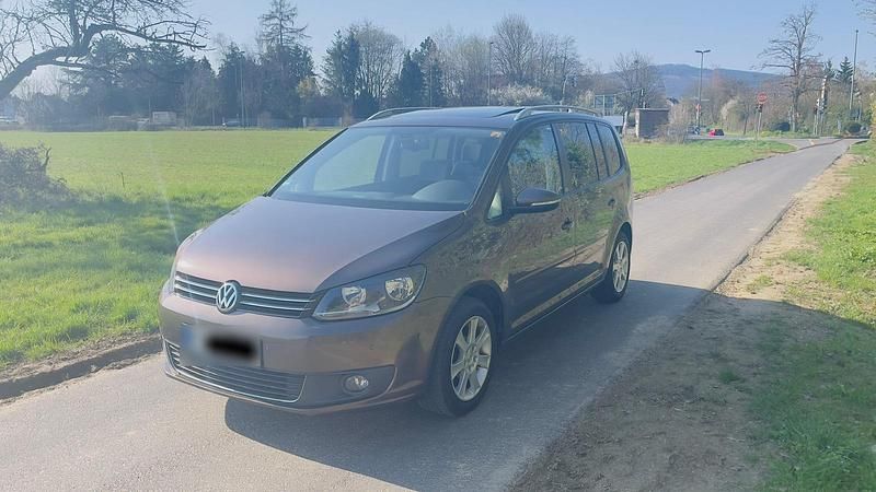 Gebraucht VW Touran Highline 140 PS (102 kW) 2012 Braun Van / Kleinbus